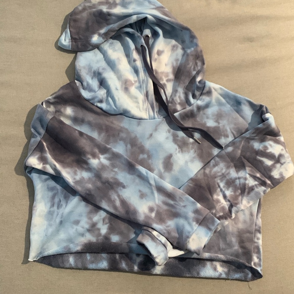 Cropped tye dye sweatshirt